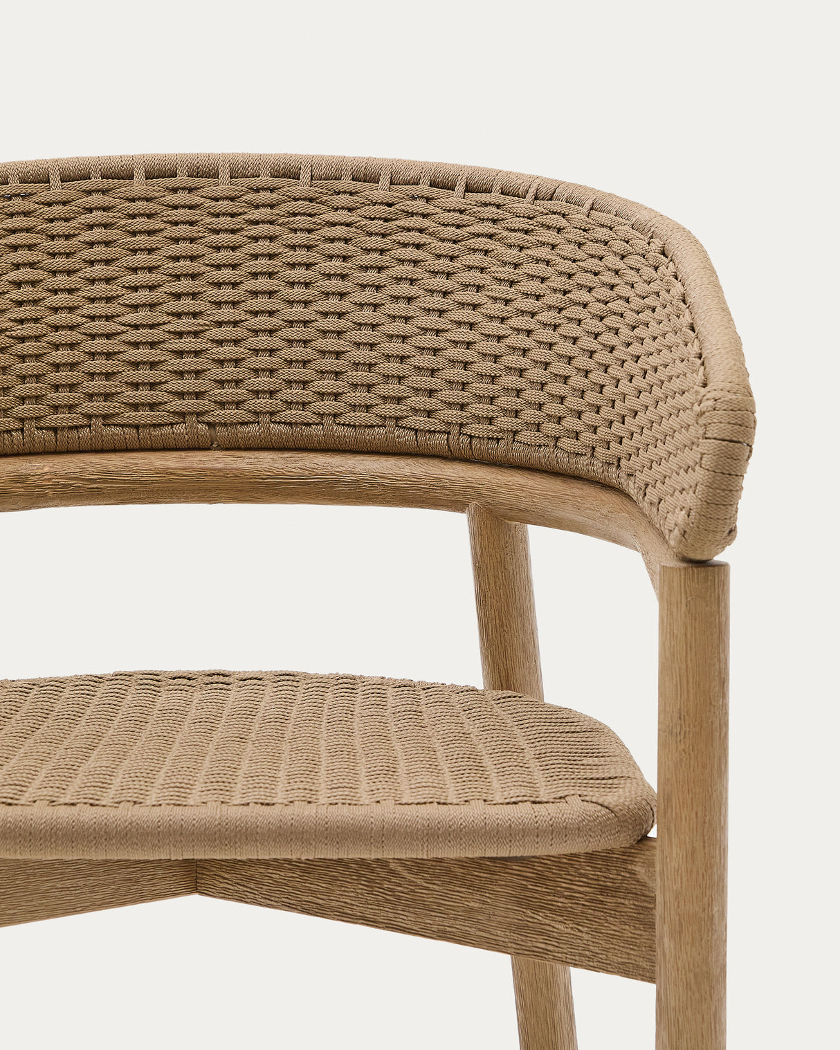 Stuhl Arinella aus massivem Akazienholz mit Finish in natürlichem Farbton und beigem Seil FSC 100%
