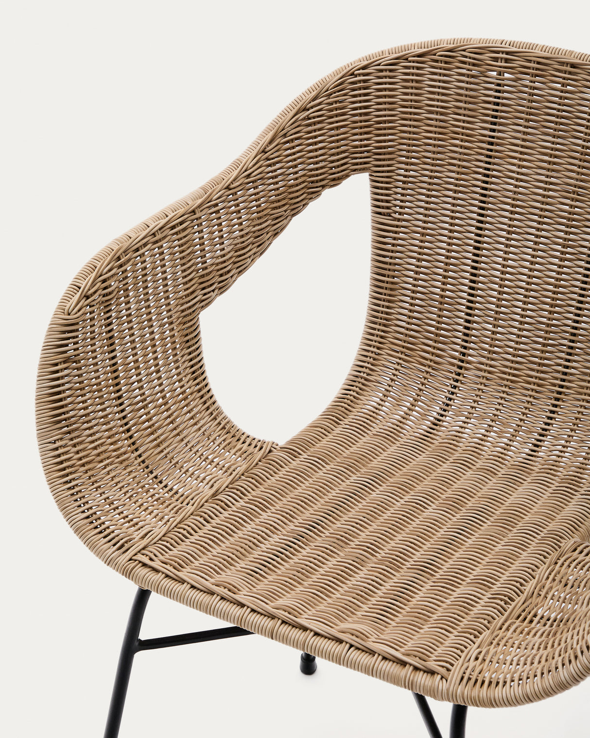 Stapelbarer Stuhl Eltiera aus synthetischem Rattan und schwarzem Stahlgestell