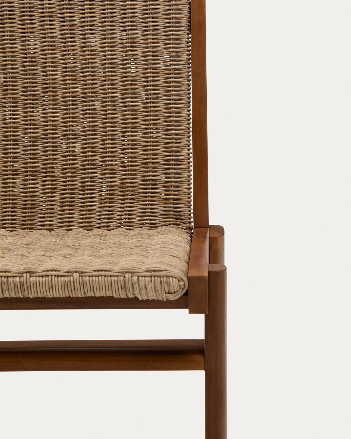 Stuhl Itani aus massivem Teakholz und synthetischem Rattan FSC 100%