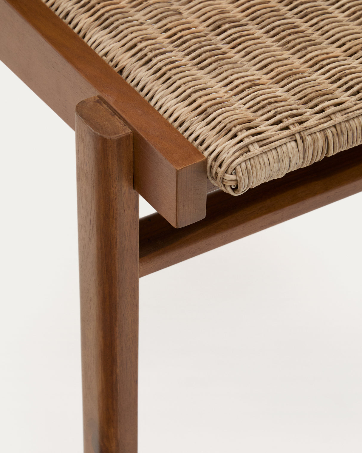 Stuhl Itani aus massivem Teakholz und synthetischem Rattan FSC 100%