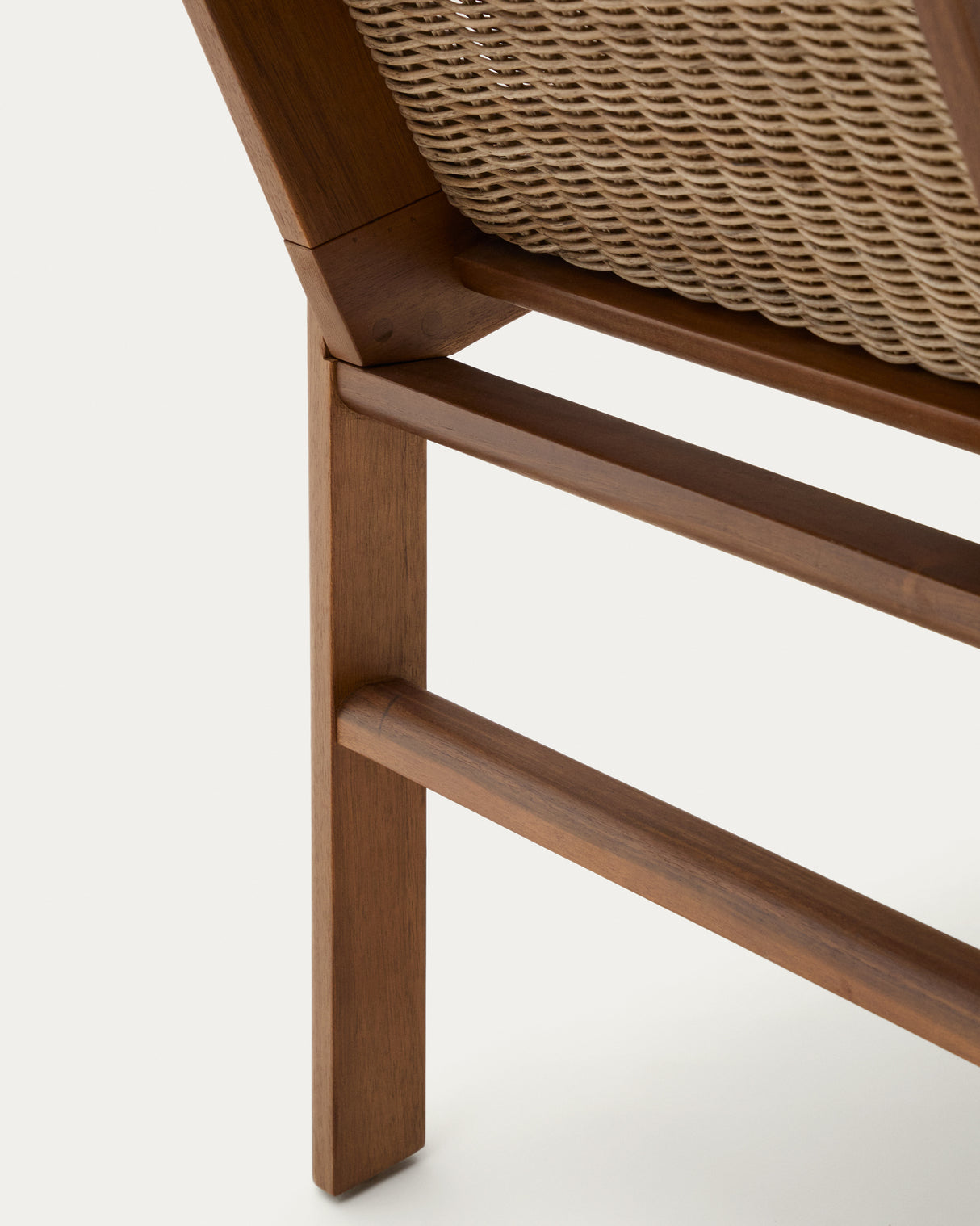 Stuhl Itani aus massivem Teakholz und synthetischem Rattan FSC 100%