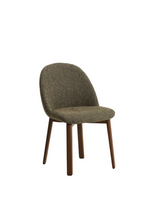 Stuhl Meila flammhemmend mit Chenille und Beinen aus massivem Eschenholz - ZEN ZONE Furniture