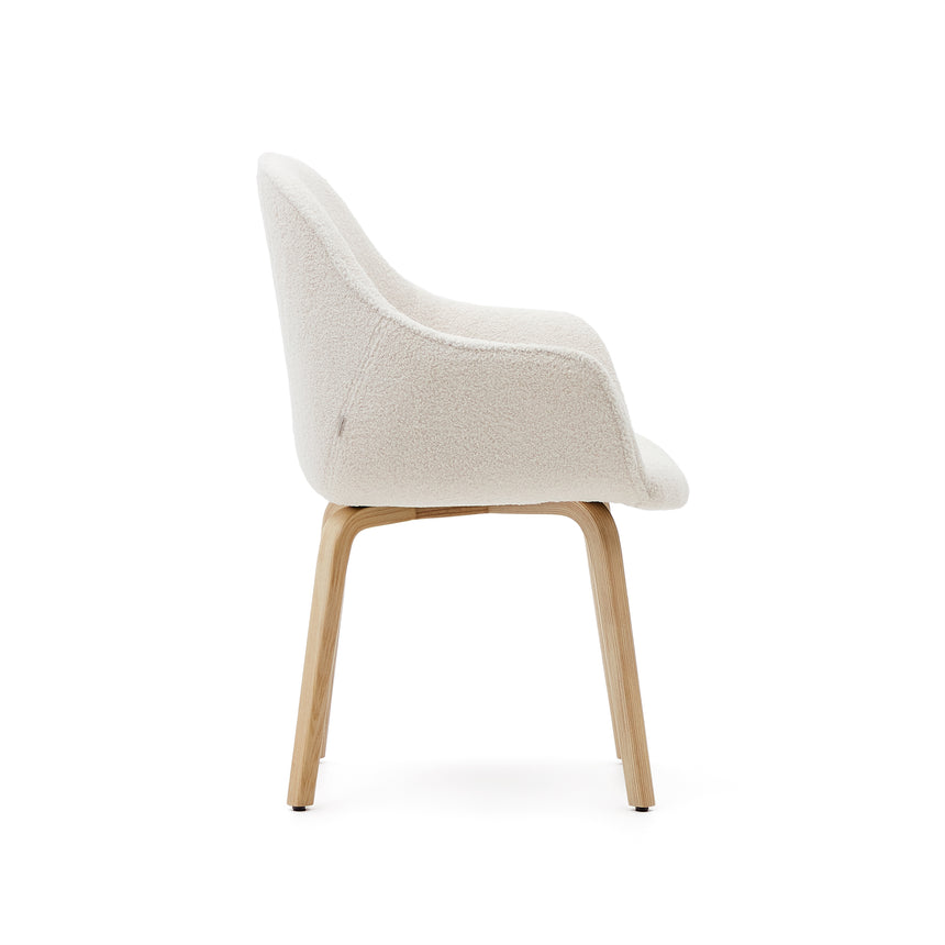 Aleli Stuhl mit Bouclé in Weiß Beine aus massivem Eschenholz mit natürlichem Finish - ZEN ZONE Furniture