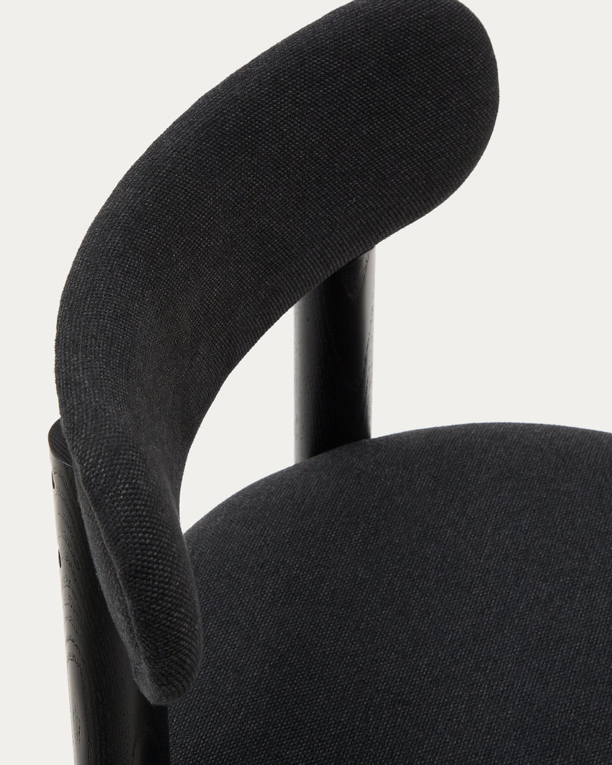Nebai Stuhl mit schwarzer Chenille und Gestell aus massivem Eichenholz mit schwarzem Finis - ZEN ZONE Furniture