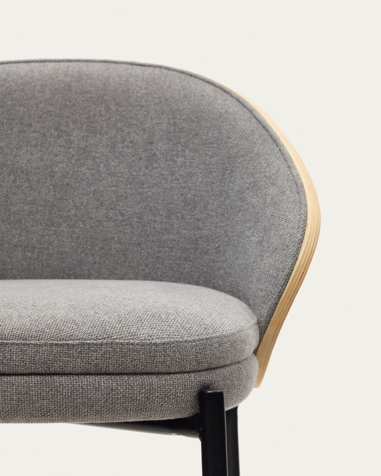 Eamy Hocker hellgraue Chenille  Eschenfurnier mit natürlichem Finish und Metall in Schwarz Höhe 65 cm - ZEN ZONE Furniture