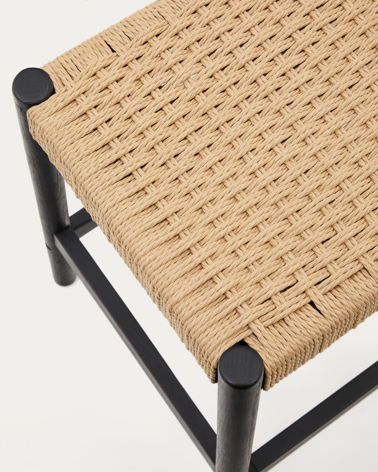 Yalia Hocker aus massivem Eichenholz mit schwarzem Finish und Seilsitz Höhe 65 cm FSC 100% - ZEN ZONE Furniture
