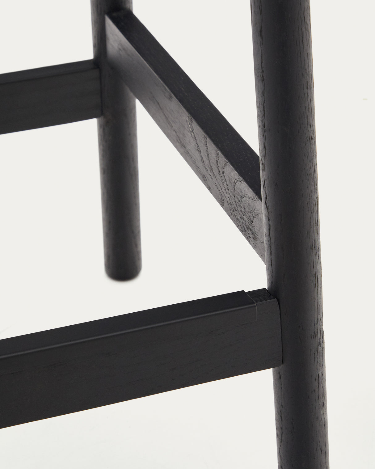 Yalia Hocker aus massivem Eichenholz mit schwarzem Finish und Seilsitz Höhe 65 cm FSC 100% - ZEN ZONE Furniture