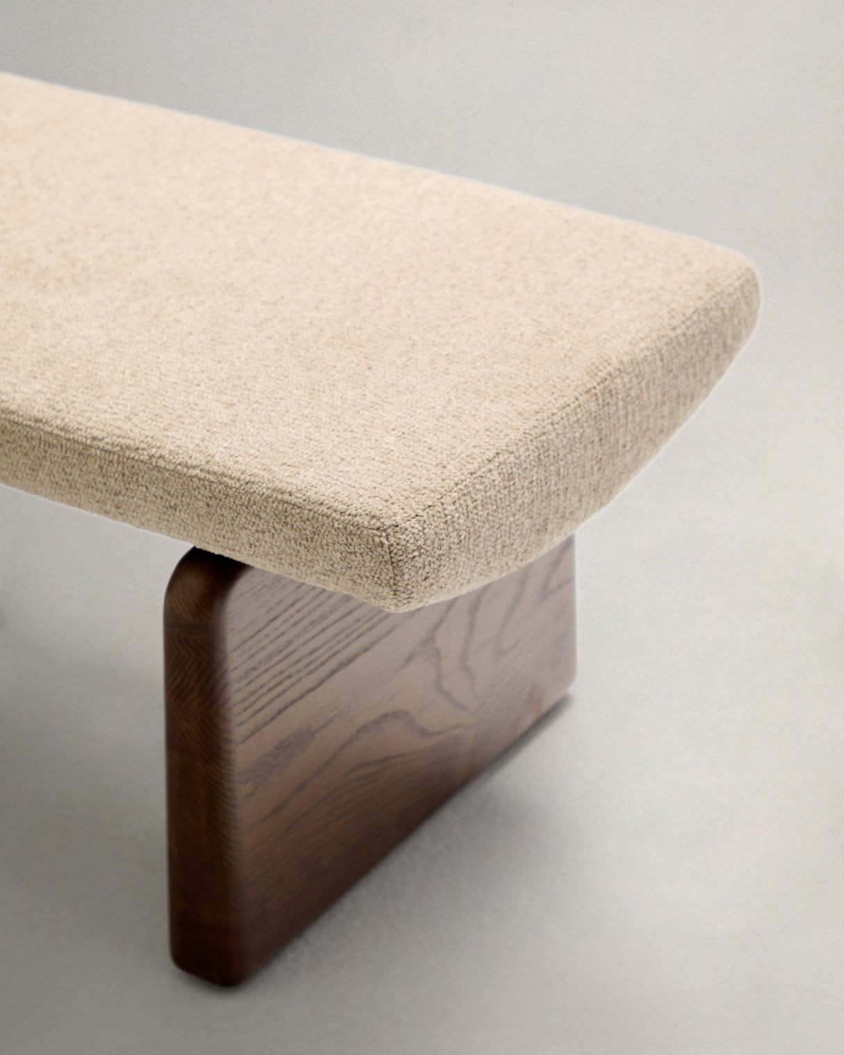 Polsterbank Topaz beiger Chenille und massives Eschenholz mit Walnuss-Finish 150cm FSC 100% - ZEN ZONE Furniture