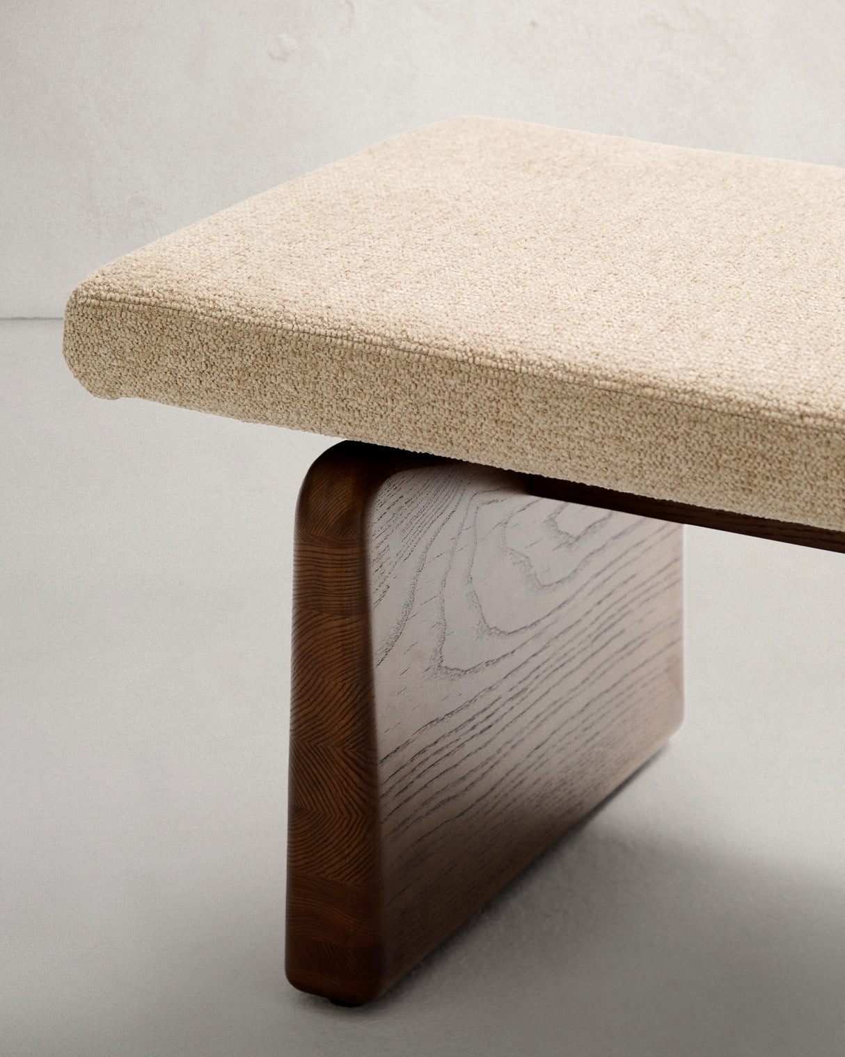 Polsterbank Topaz beiger Chenille und massives Eschenholz mit Walnuss-Finish 150cm FSC 100% - ZEN ZONE Furniture