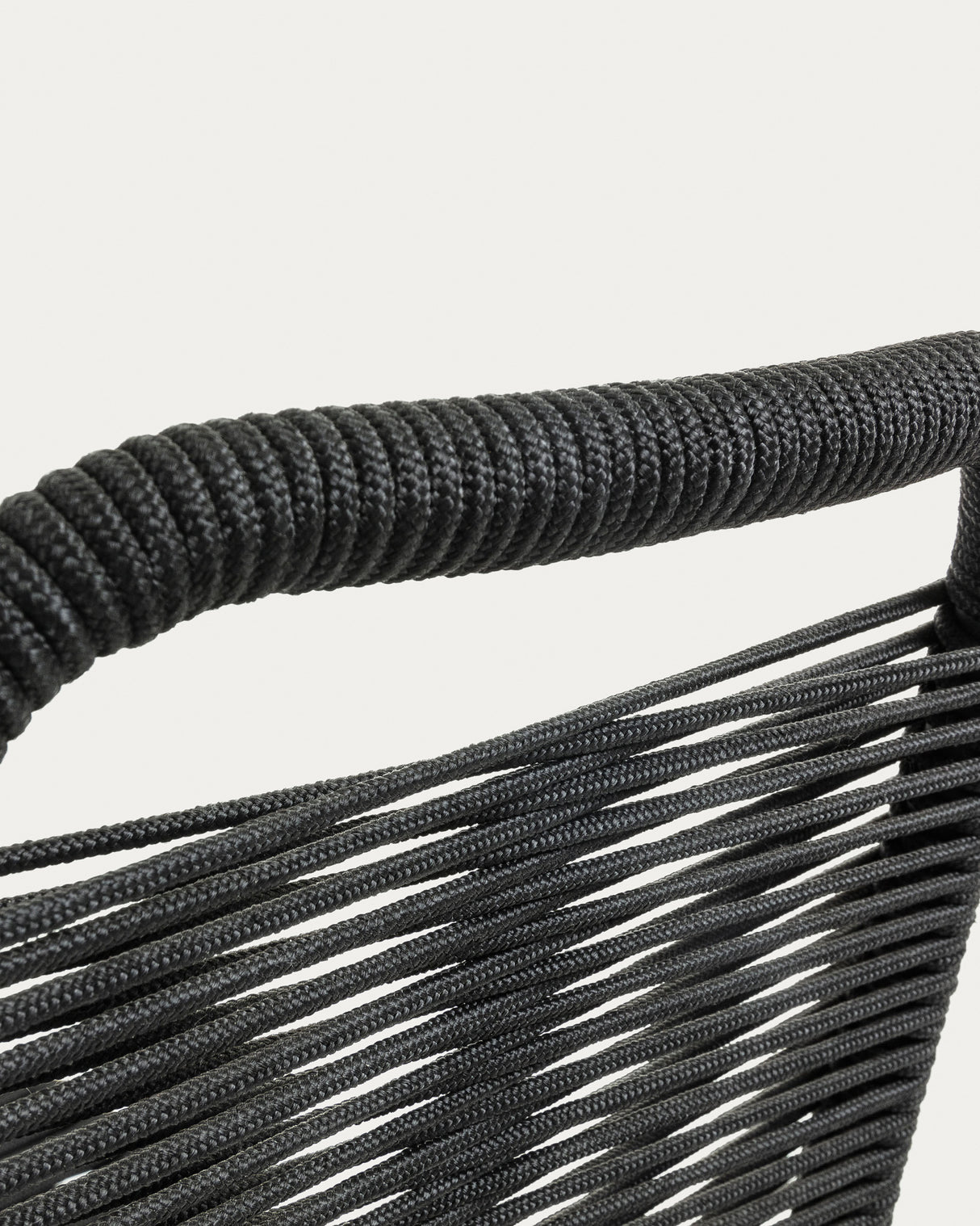 Lambton stapelbarer Stuhl aus schwarzem Seil und Stahl mit schwarzem Finish - ZEN ZONE Furniture