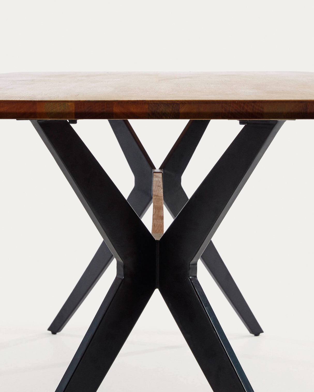 Amethyst Tisch aus Eichenfurnier mit Antikfinish und Stahlbeinen in Schwarz 160 x 90 cm - ZEN ZONE Furniture