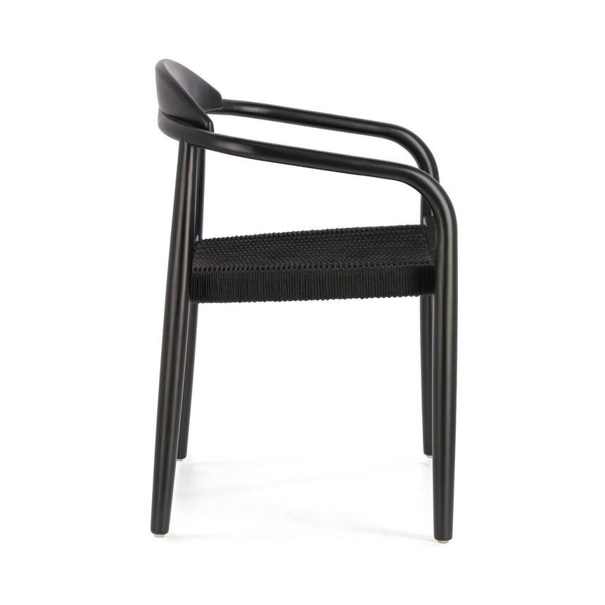 Nina stapelbarer Stuhl aus massivem Akazienholz mit mattschwarzem Finish und schwarzem Seil - ZEN ZONE Furniture