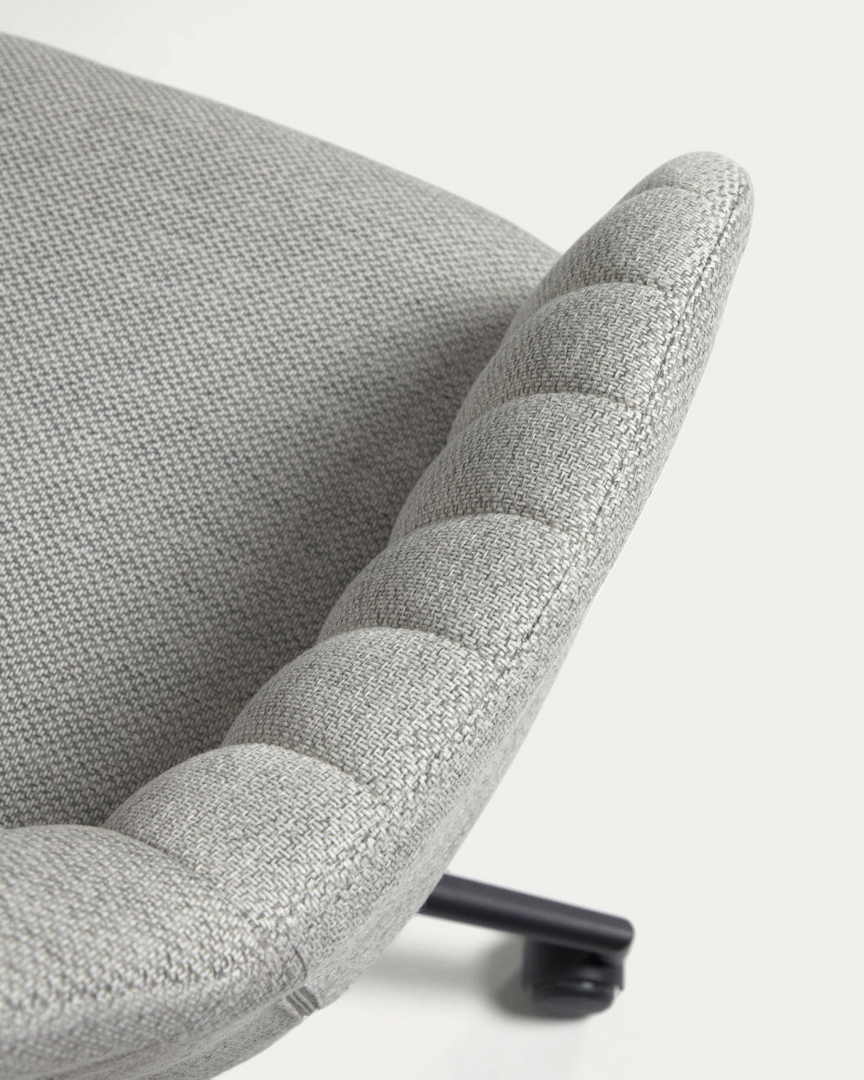 Madina Schreibtischstuhl hellgrau mit Beinen aus Stahl in Mattschwarz - ZEN ZONE Furniture