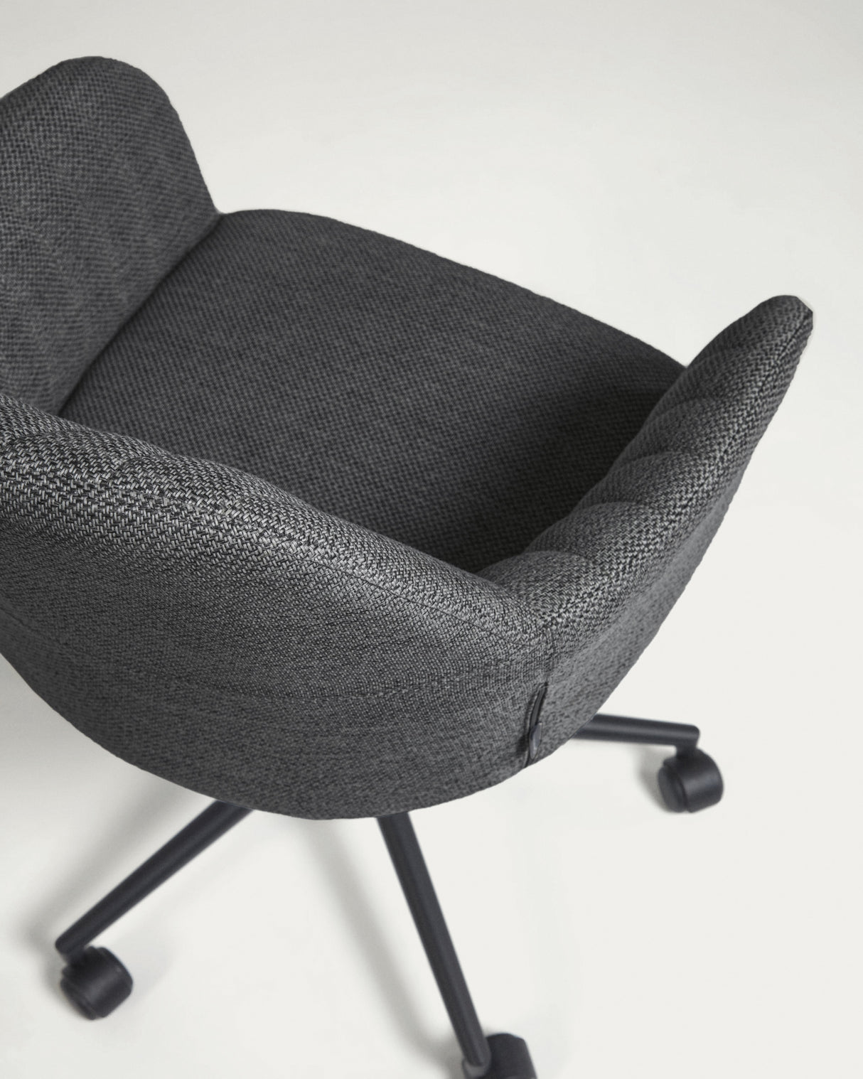 Madina Schreibtischstuhl dunkelgrau mit Beinen aus Stahl in Mattschwarz - ZEN ZONE Furniture