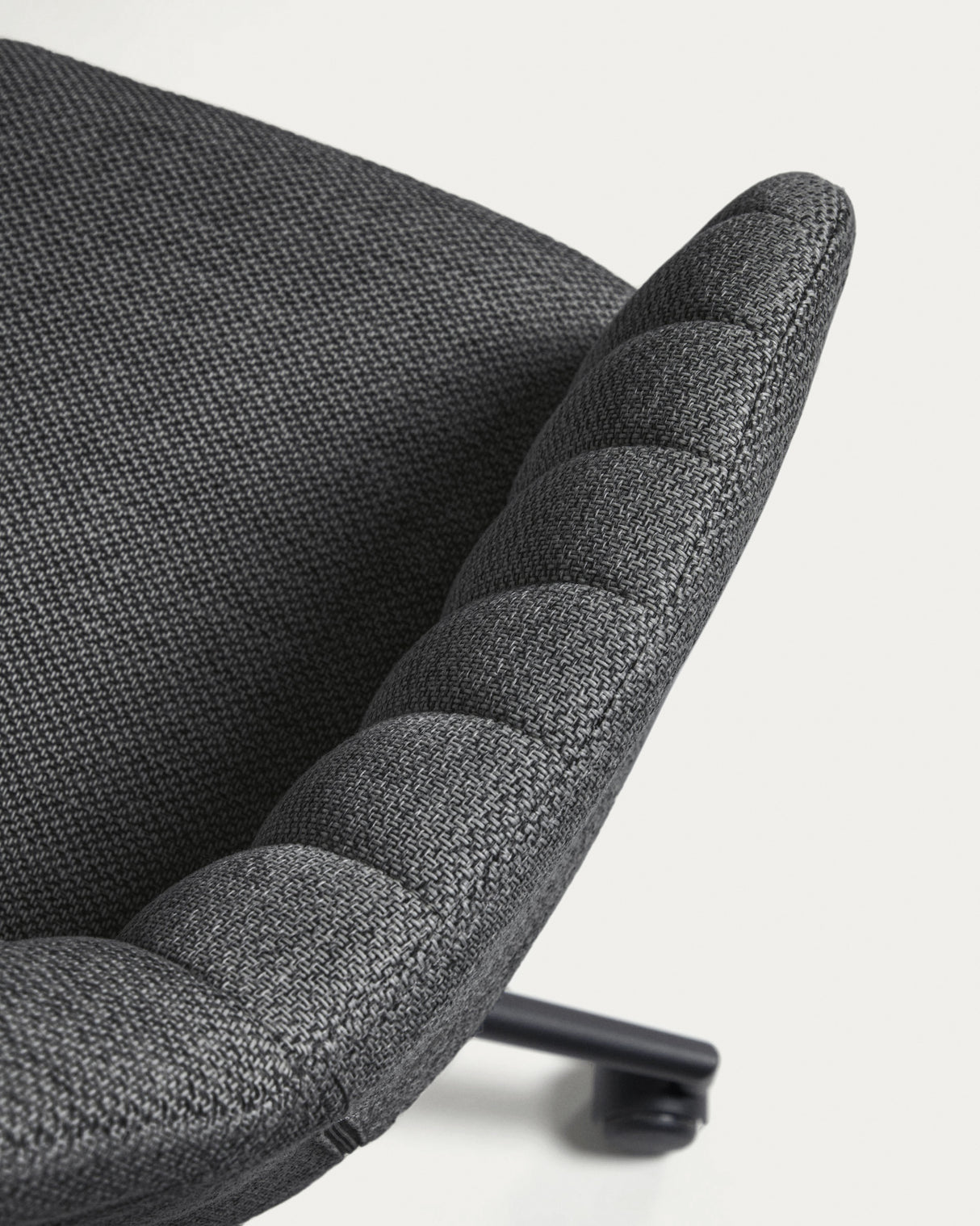 Madina Schreibtischstuhl dunkelgrau mit Beinen aus Stahl in Mattschwarz - ZEN ZONE Furniture