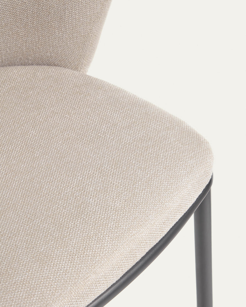 Ciselia Stuhl beiger Chenille und Stahlbeinen mit schwarzem Finish, FSC Mix Credit - ZEN ZONE Furniture