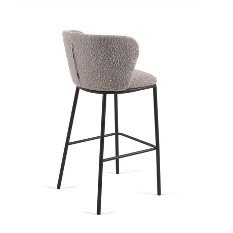 Ciselia Hocker mit hellgrauem Bouclé und schwarzen Stahlbeinen Höhe 75 cm hoch FSC Mix Credit - ZEN ZONE Furniture
