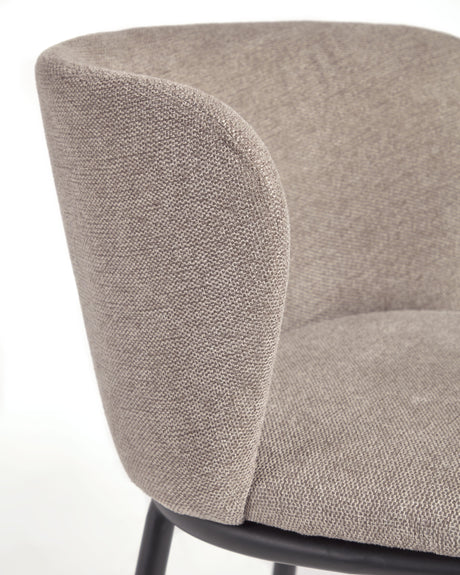 Ciselia Hocker aus hellbrauner Chenille Stahlbeine in Schwarz Höhe 65 cm FSC Mix Credit - ZEN ZONE Furniture