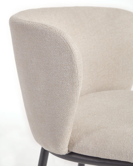 Ciselia Hocker aus beiger Chenille mit Stahlbeinen in Schwarz Höhe 65 cm FSC Mix Credit - ZEN ZONE Furniture