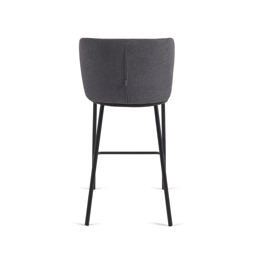 Ciselia Hocker aus dunkelgrauer Chenille Stahlbeine in Schwarz Höhe 65 cm FSC Mix Credit - ZEN ZONE Furniture