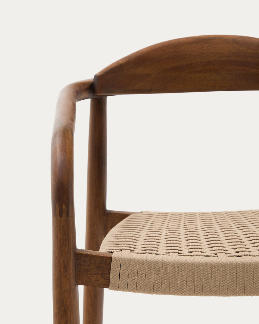 Nina stapelbarer Stuhl aus massivem Akazienholz mit Nussholzfinish und Seil in Beige FSC 100% - ZEN ZONE Furniture