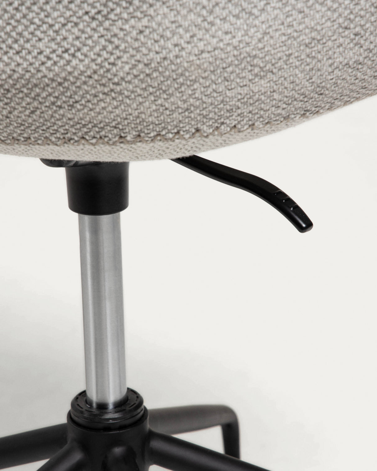 Yvette Schreibtischstuhl in Hellgrau mit schwarzen Stahlbeinen - ZEN ZONE Furniture