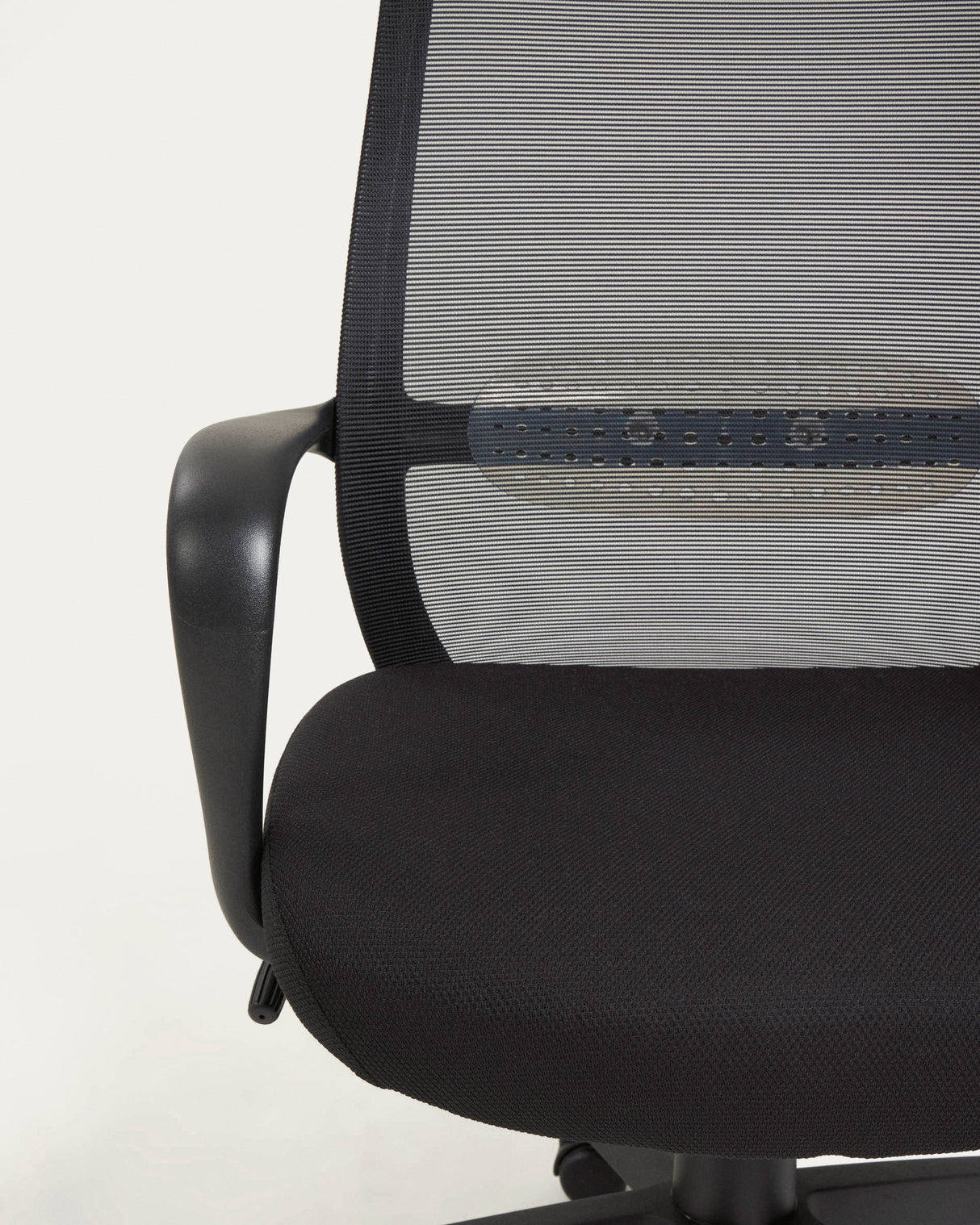 Melva Schreibtischstuhl in Schwarz mit Beinen aus Stahl in Schwarz - ZEN ZONE Furniture