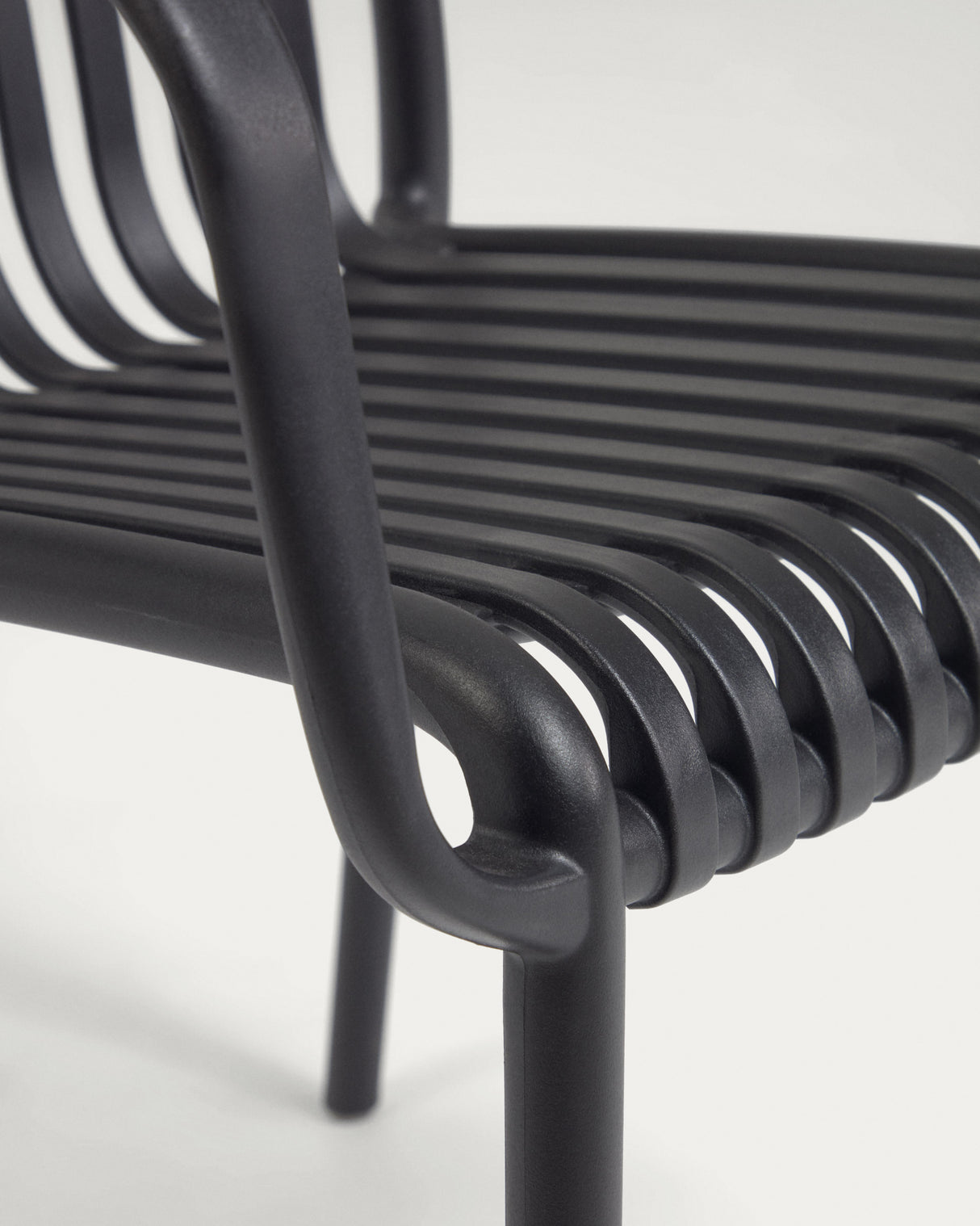 Stapelbarer Outdoor Stuhl Isabellini schwarz - ZEN ZONE Furniture