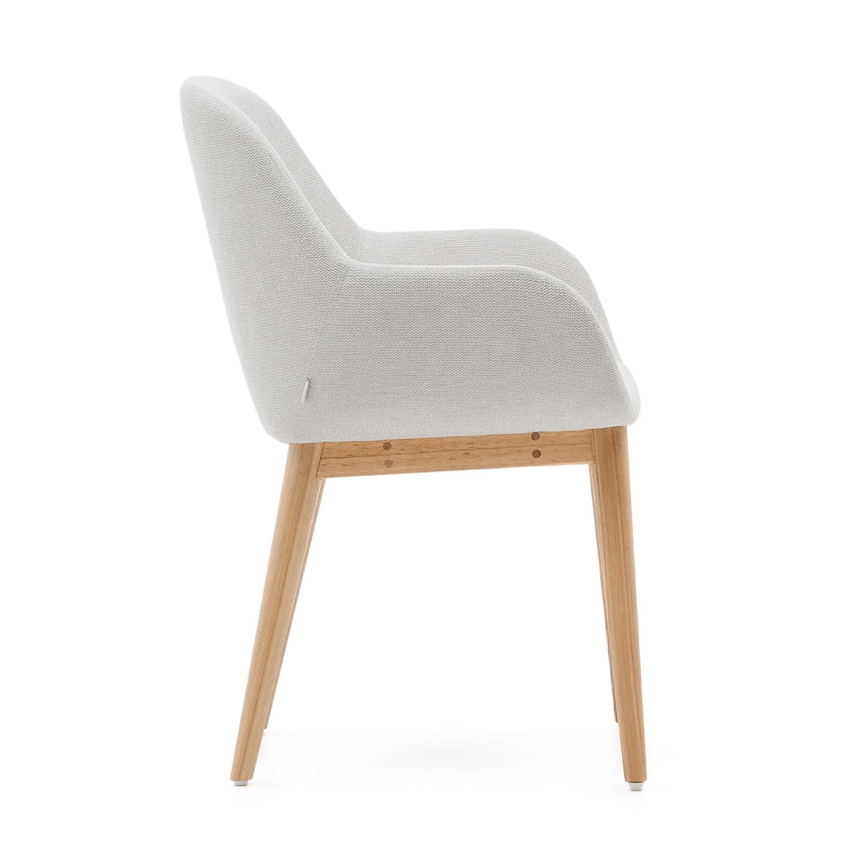 Konna Stuhl in Beige und Beine aus massivem Eschenholz mit natürlichem Finish - ZEN ZONE