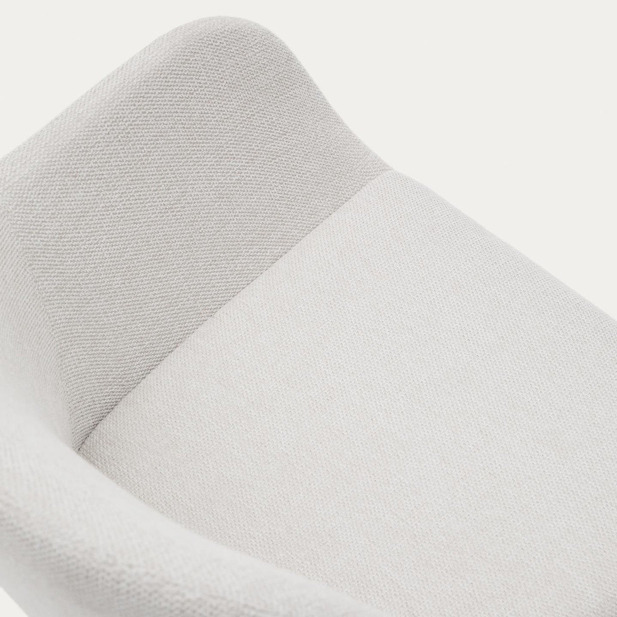 Konna Stuhl in Beige und Beine aus massivem Eschenholz mit natürlichem Finish - ZEN ZONE