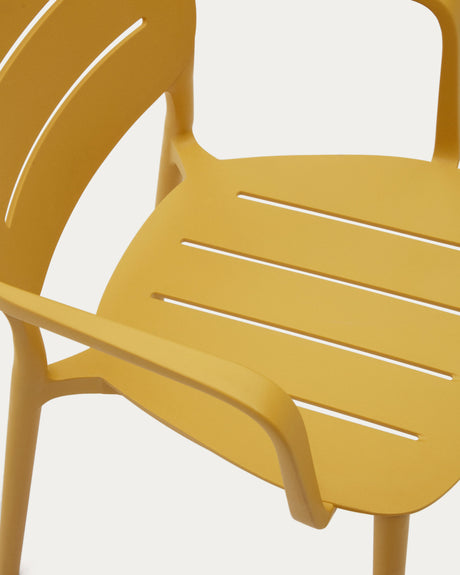 Morella stapelbarer Gartenstuhl aus Kunststoff in Senfgelb - ZEN ZONE Furniture