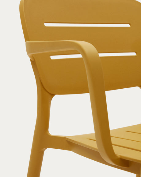 Morella stapelbarer Gartenstuhl aus Kunststoff in Senfgelb - ZEN ZONE Furniture