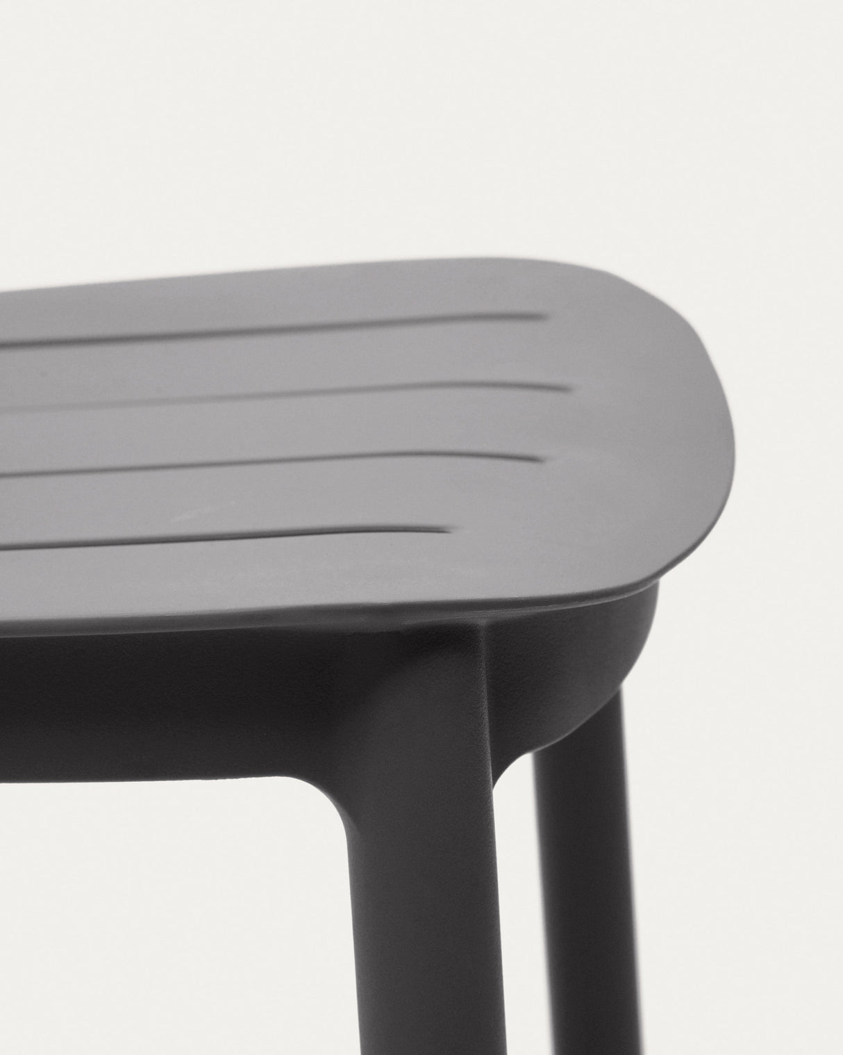 Morella stapelbarer Outdoor-Hocker aus grauem Kunststoff Höhe 65 cm - ZEN ZONE Furniture