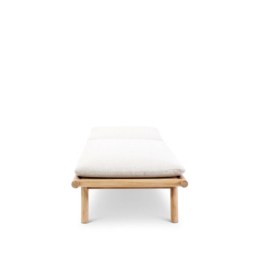 Sonnenliege Kuro aus Teakholz mit cremefarbenen Kissen aus Outdoor-Stoff, 212x75x30 cm - ZEN ZONE Furniture