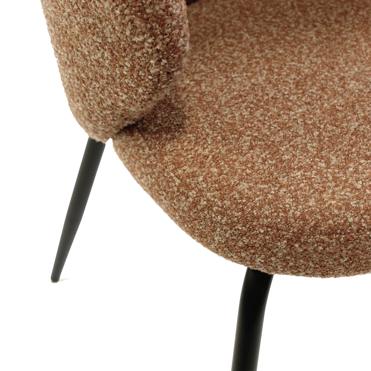 YALO Essstuhl mit Armlehnen in Brick, schwarze Metallbeine - ZEN ZONE Furniture