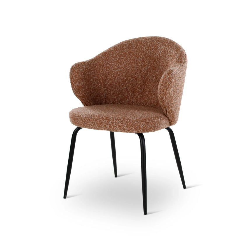 YALO Essstuhl mit Armlehnen in Brick, schwarze Metallbeine - ZEN ZONE Furniture