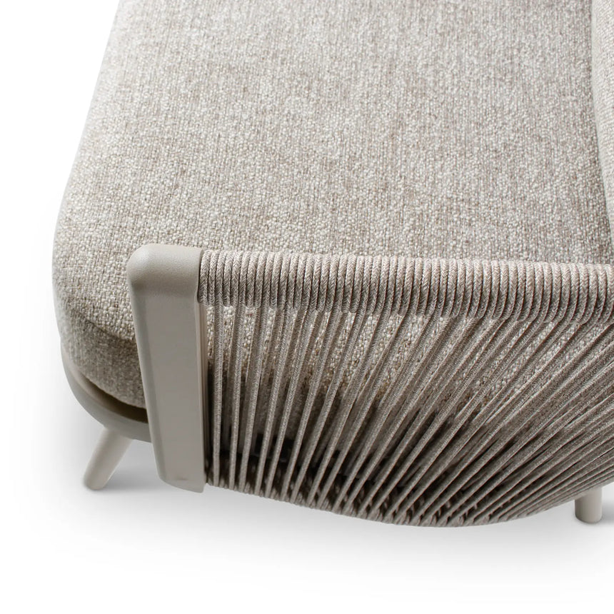 Gartensessel Mikos aus Aluminium mit steinfarbenen Kissen aus Outdoor-Stoff, 73x81x78 cm - ZEN ZONE Furniture