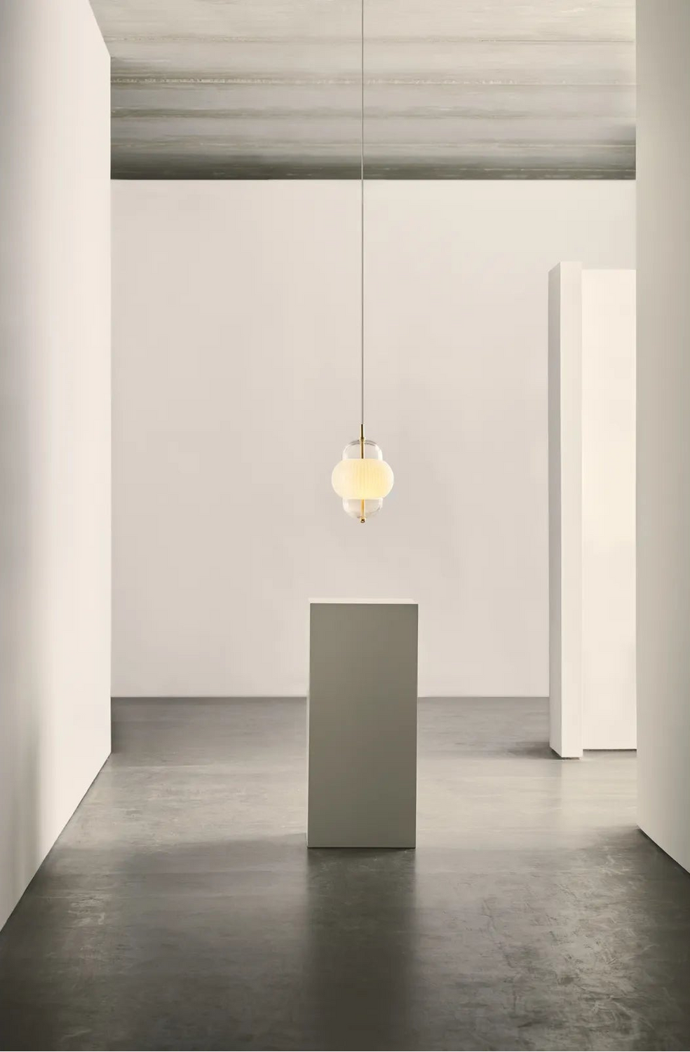 Shahin hanging lamp made of hand-blown glass and brass