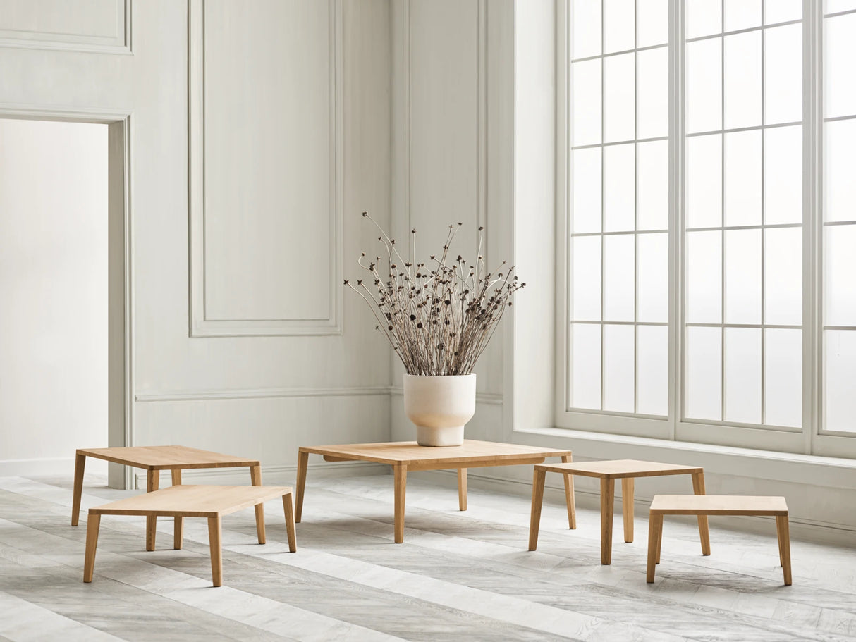 Table basse gracieuse en chêne massif 90 x 90 x H42 cm