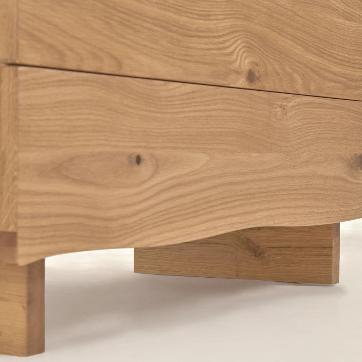 Rasha Kommode mit 3 Schubladen mit Eichenfurnier mit naürlichem Finish 104 x 73 cm - ZEN ZONE