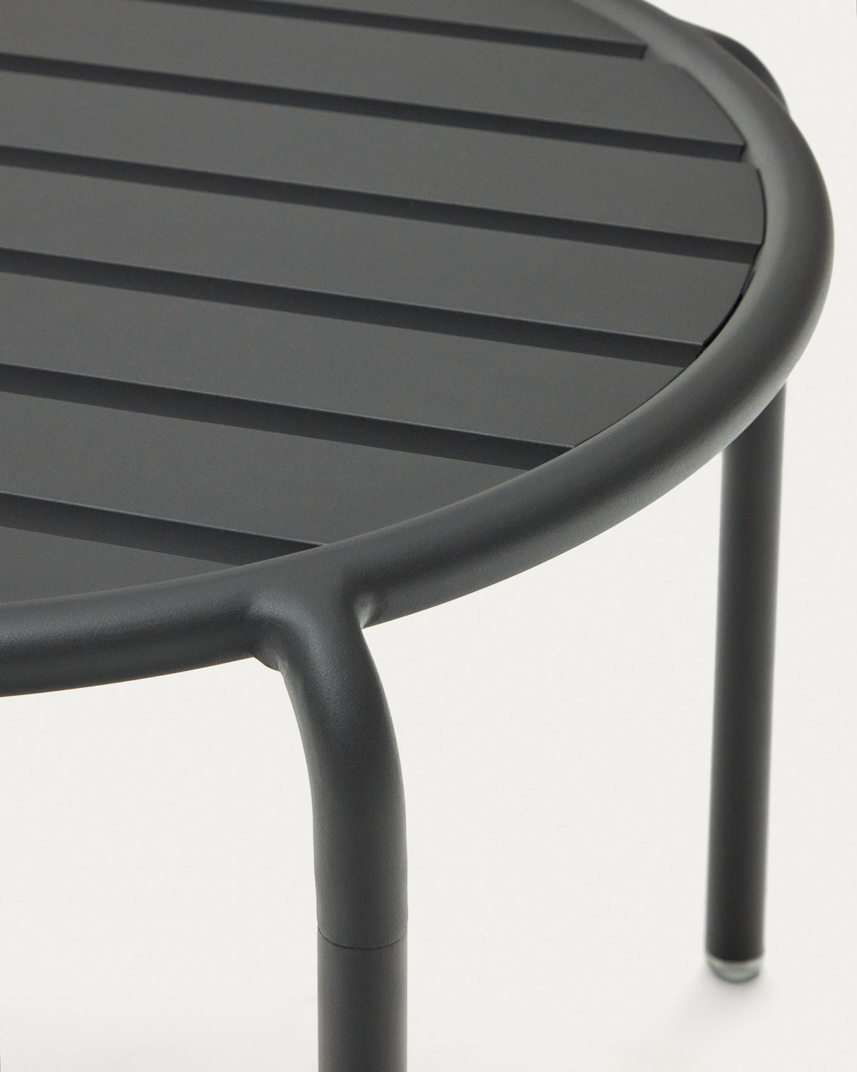 Gartenbeistelltisch Joncols aus Aluminium mit Finish in Grau Ø 60 cm - ZEN ZONE Furniture