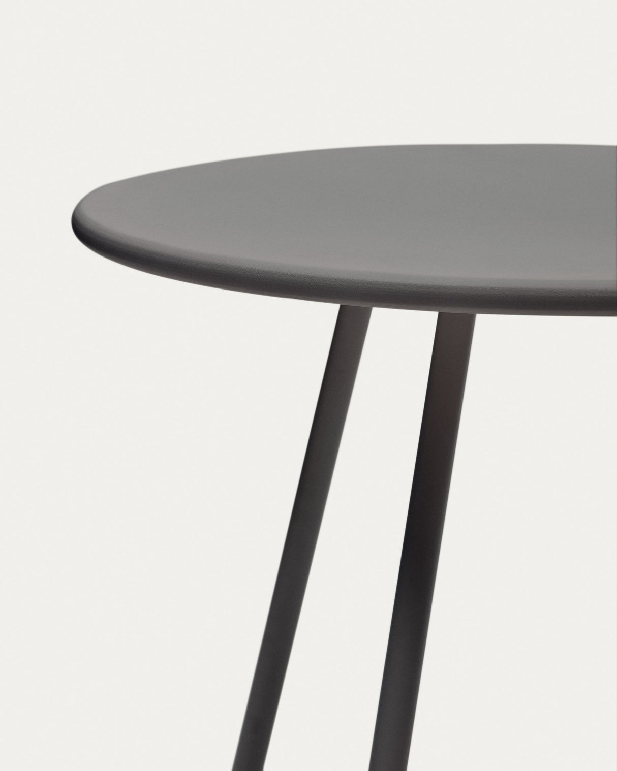 Montjoi runder Gartentisch aus Stahl mit grauem Finish Ø 70 cm - ZEN ZONE Furniture