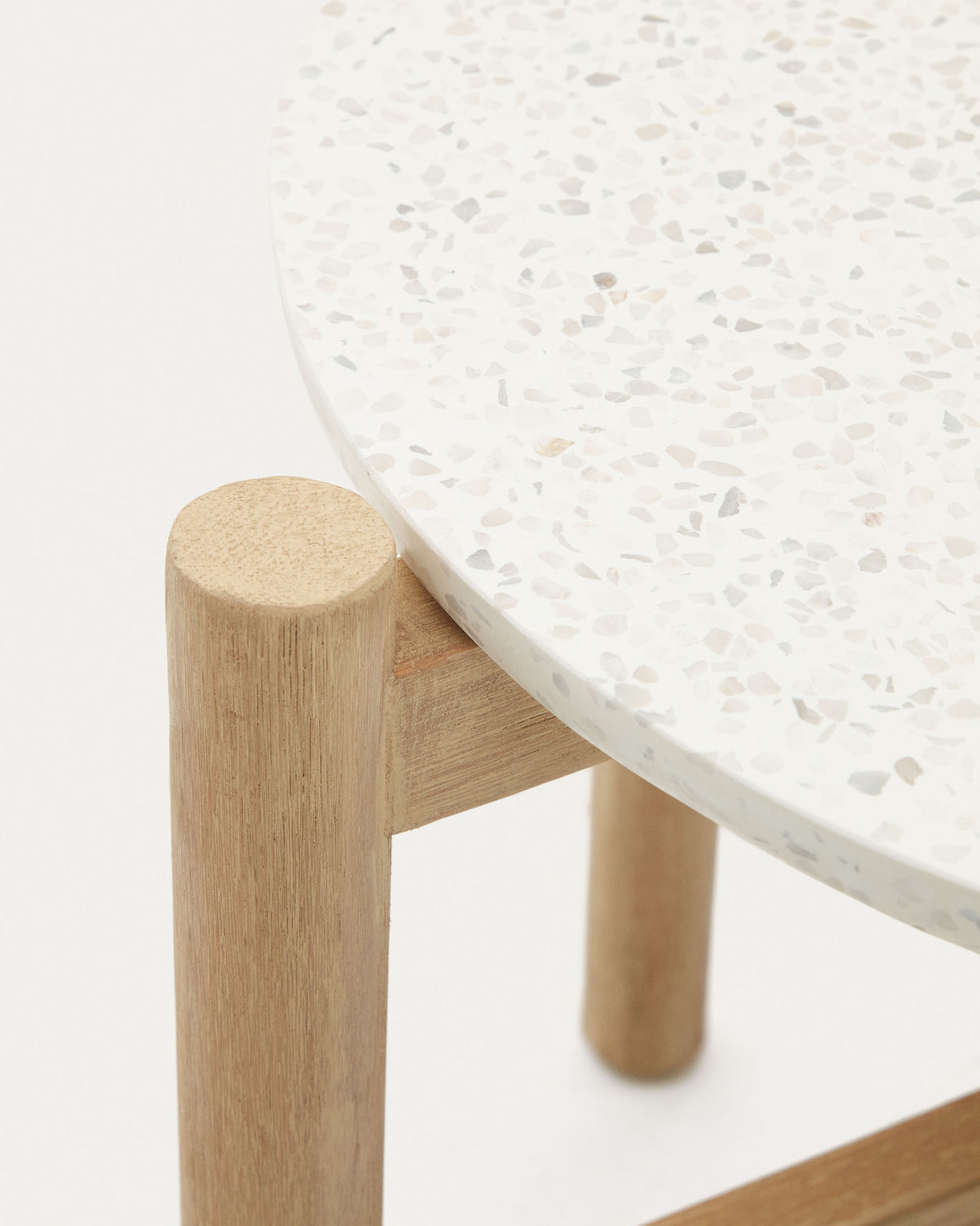 Pola Beistelltisch aus Zement und massivem Eukalyptus Ø 50 cm FSC 100% - ZEN ZONE Furniture