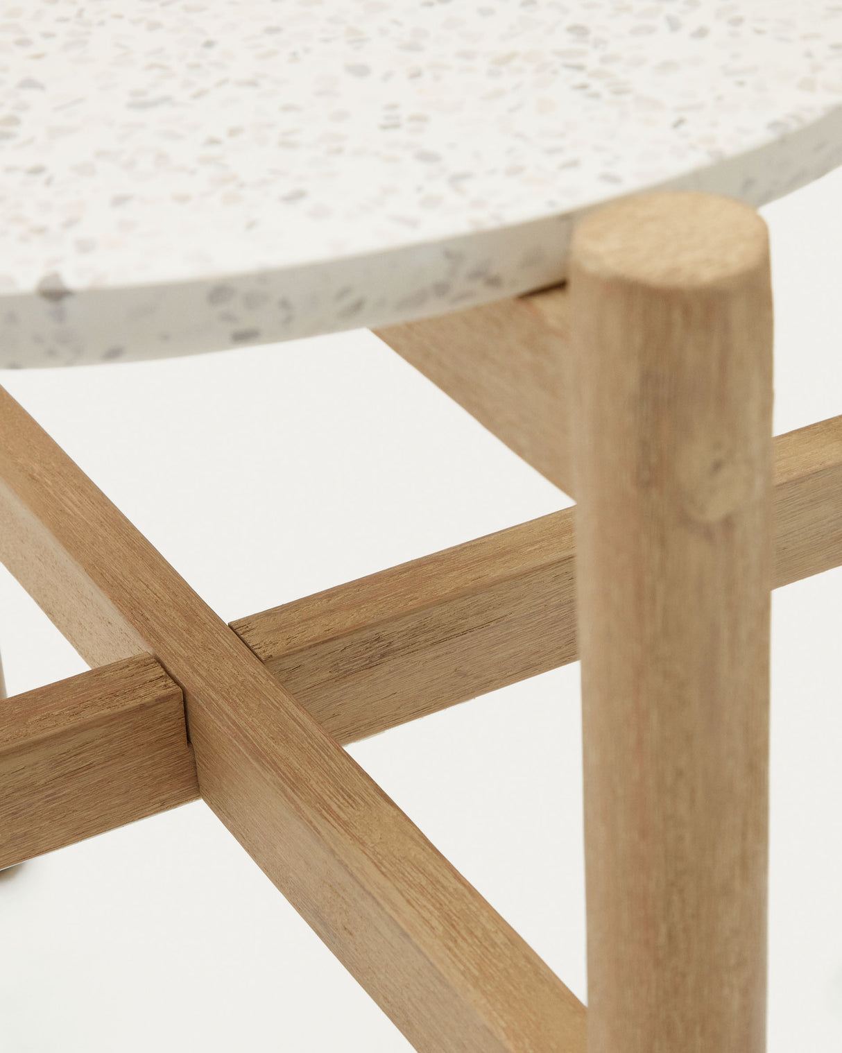 Pola Beistelltisch aus Zement und massivem Eukalyptus Ø 50 cm FSC 100% - ZEN ZONE Furniture