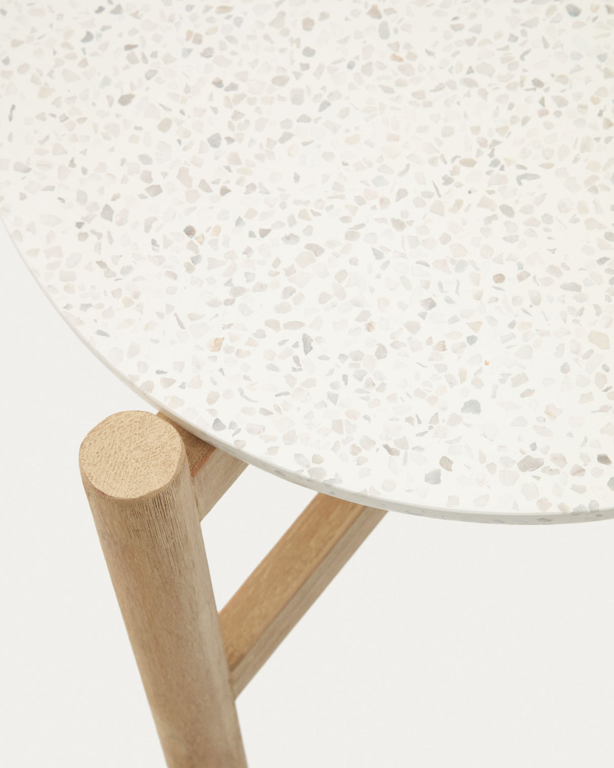 Pola Beistelltisch aus Zement und massivem Eukalyptus Ø 50 cm FSC 100% - ZEN ZONE Furniture