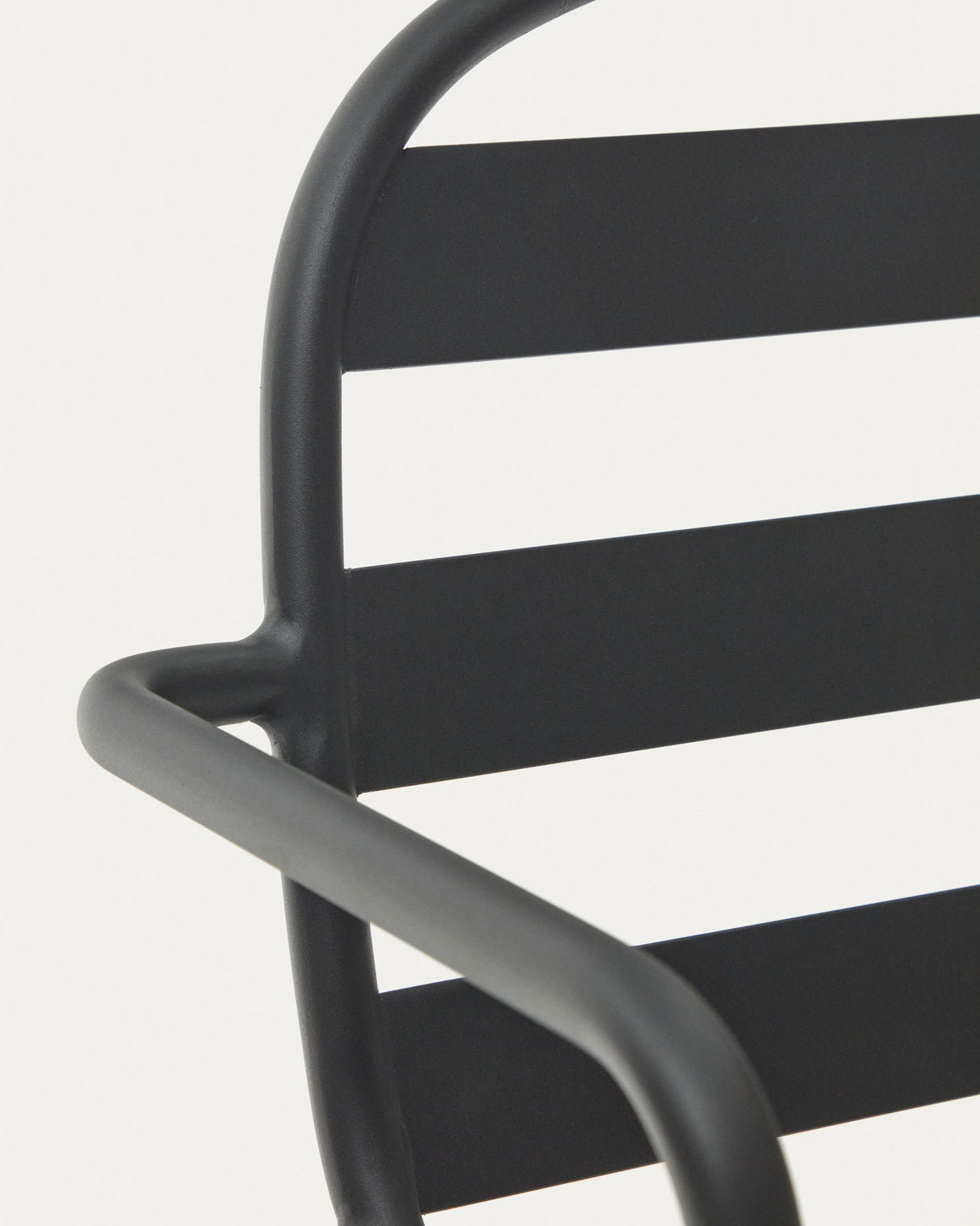 Joncols stapelbarer Gartenstuhl aus Aluminium mit Finish in Grau - ZEN ZONE Furniture