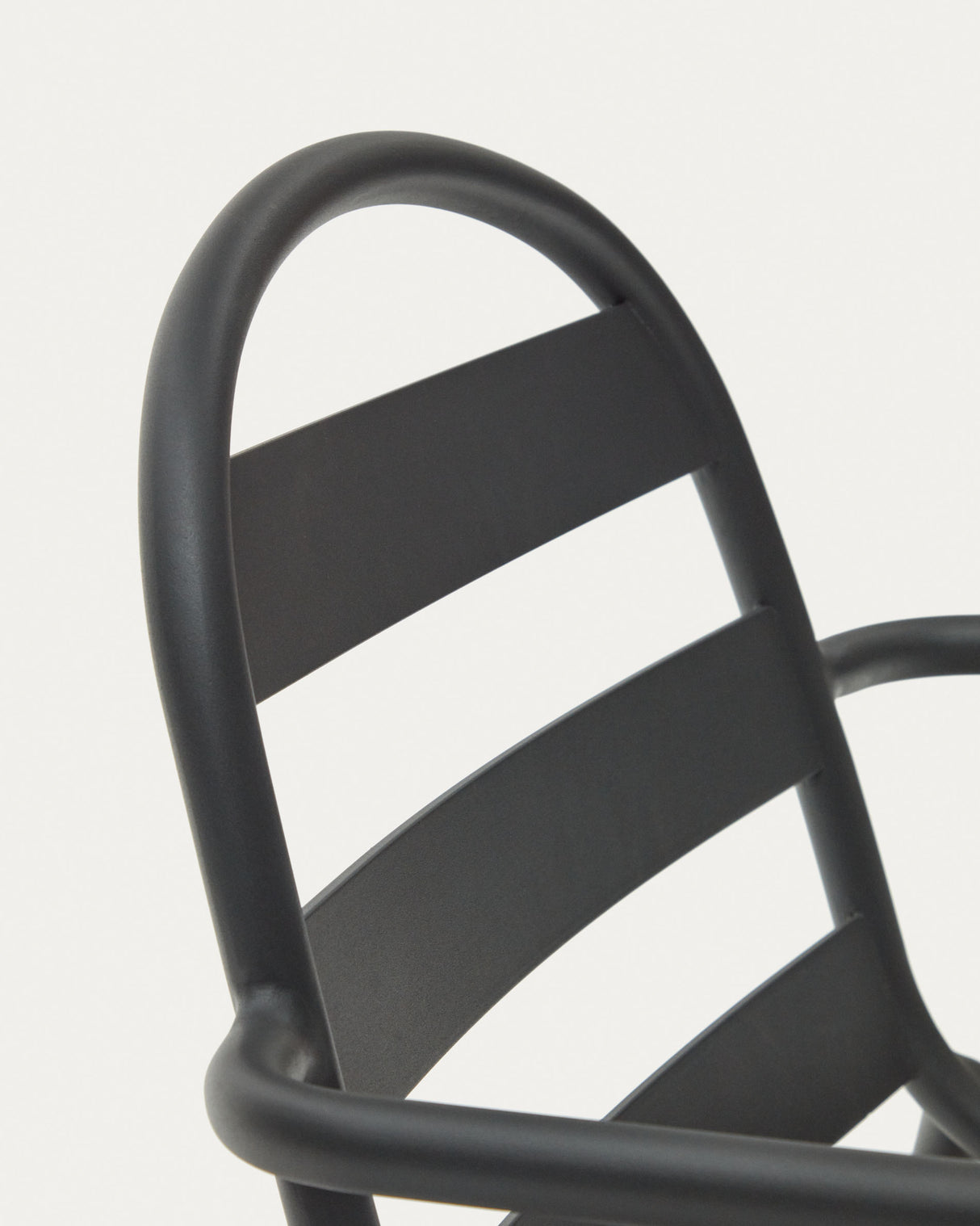 Joncols stapelbarer Gartenstuhl aus Aluminium mit Finish in Grau - ZEN ZONE Furniture