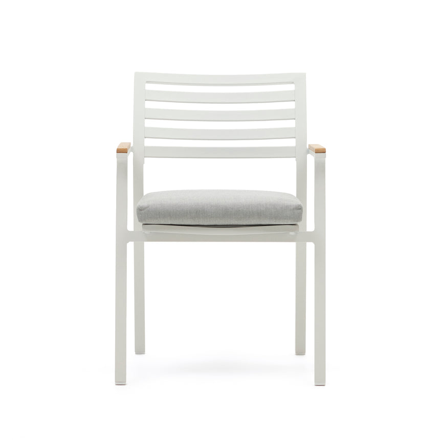 Bona stapelbarer Gartenstuhl aus Aluminium mit weißem Finish und Armlehnen aus massivem Teakholz - ZEN ZONE Furniture