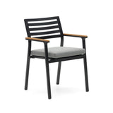 Bona stapelbarer Gartenstuhl aus Aluminium mit schwarzem Finish und Armlehnen aus massivem - ZEN ZONE Furniture