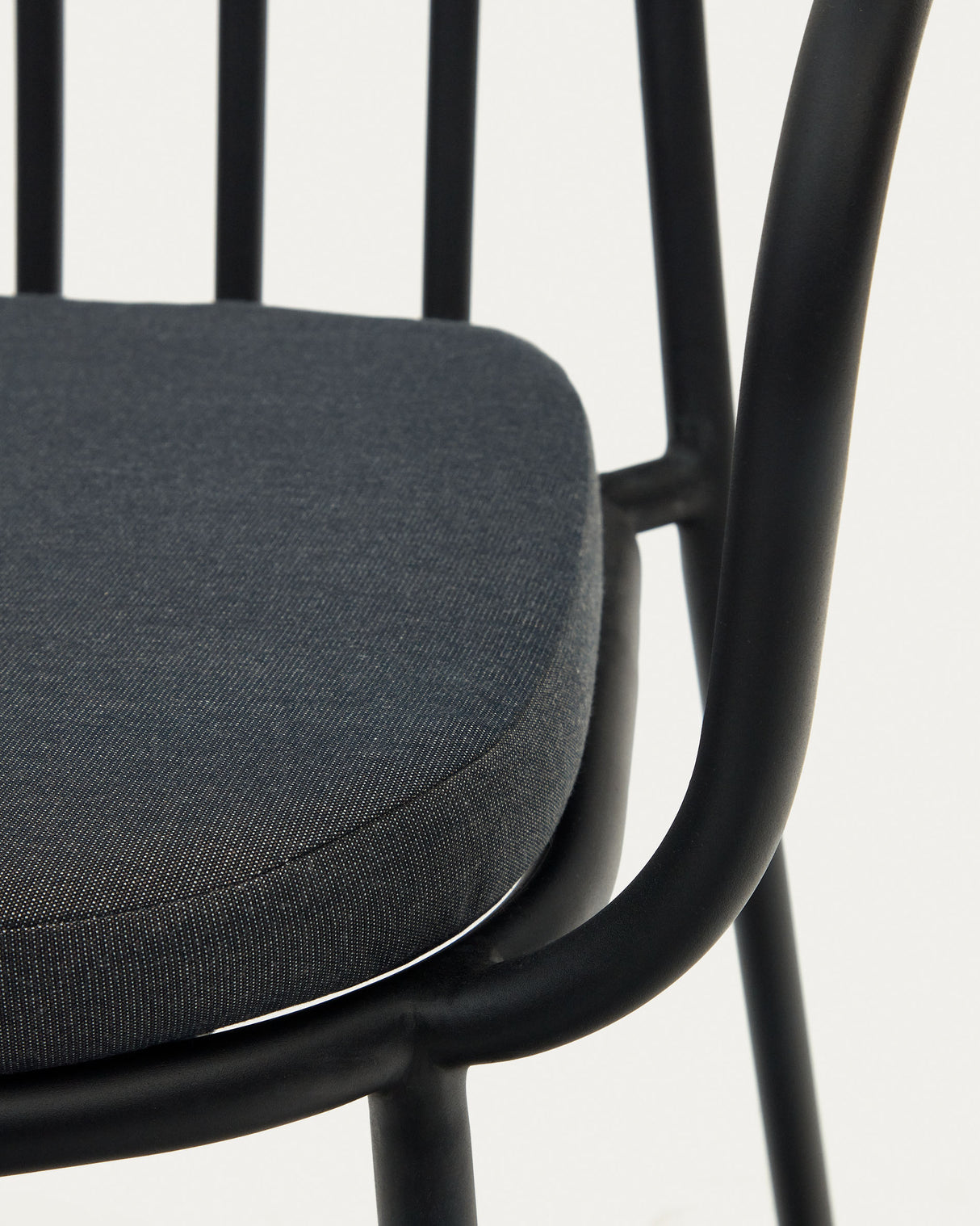 Bramant stapelbarer Stuhl aus Stahl mit schwarzem Finish - ZEN ZONE Furniture